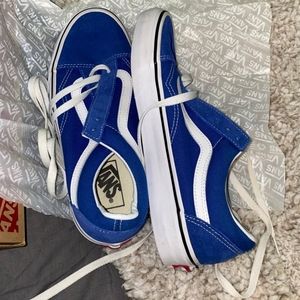 Vans suede shoe in the middle and sides r canvas